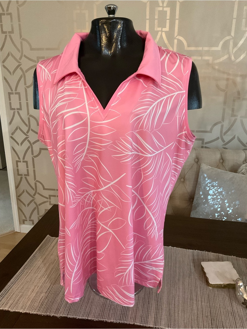 Sleeveless Pink Leaf-Print Collared Women's Top
